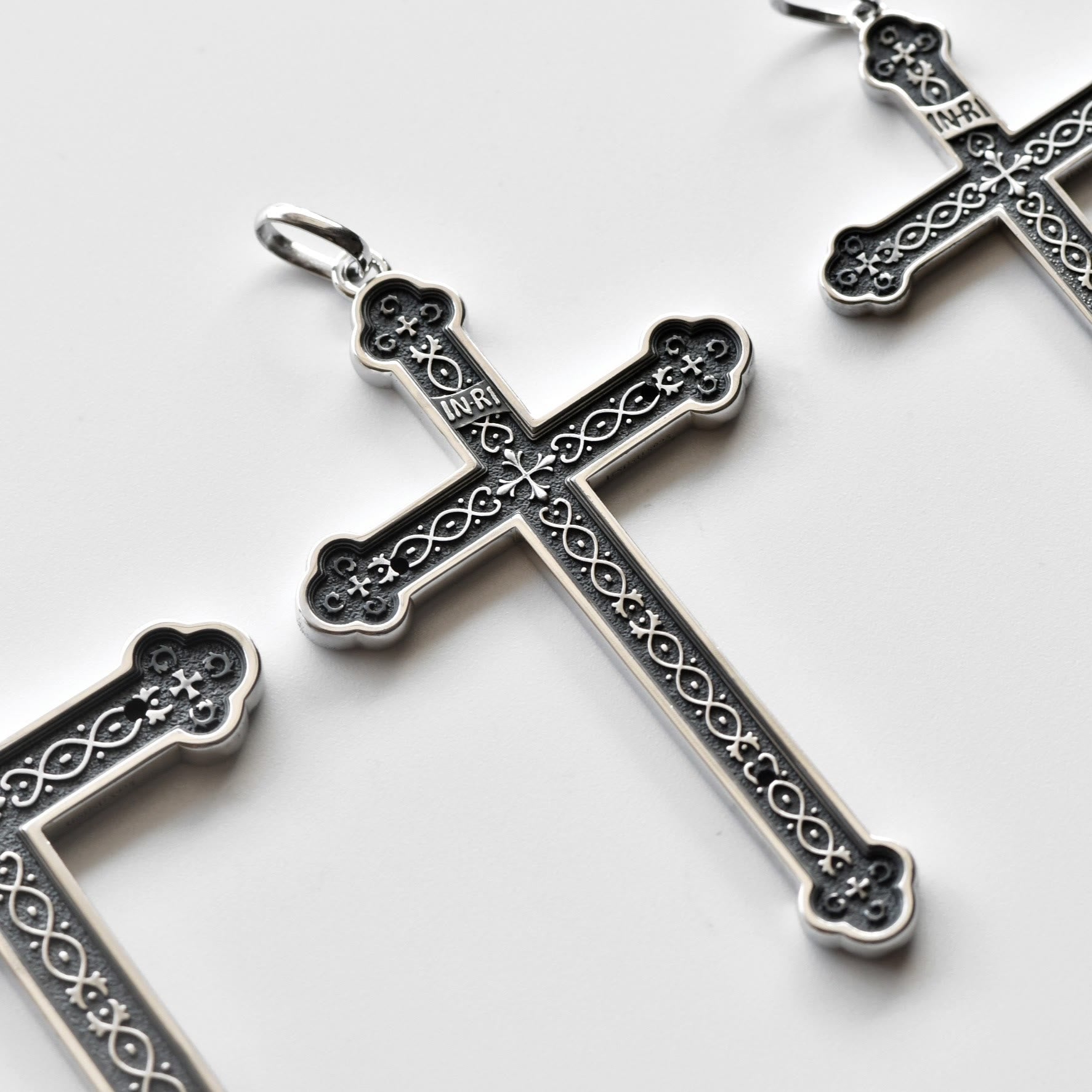Retro Sterling Silver Amulet INRI Cross Pendant Necklace: A Emblem of Grace