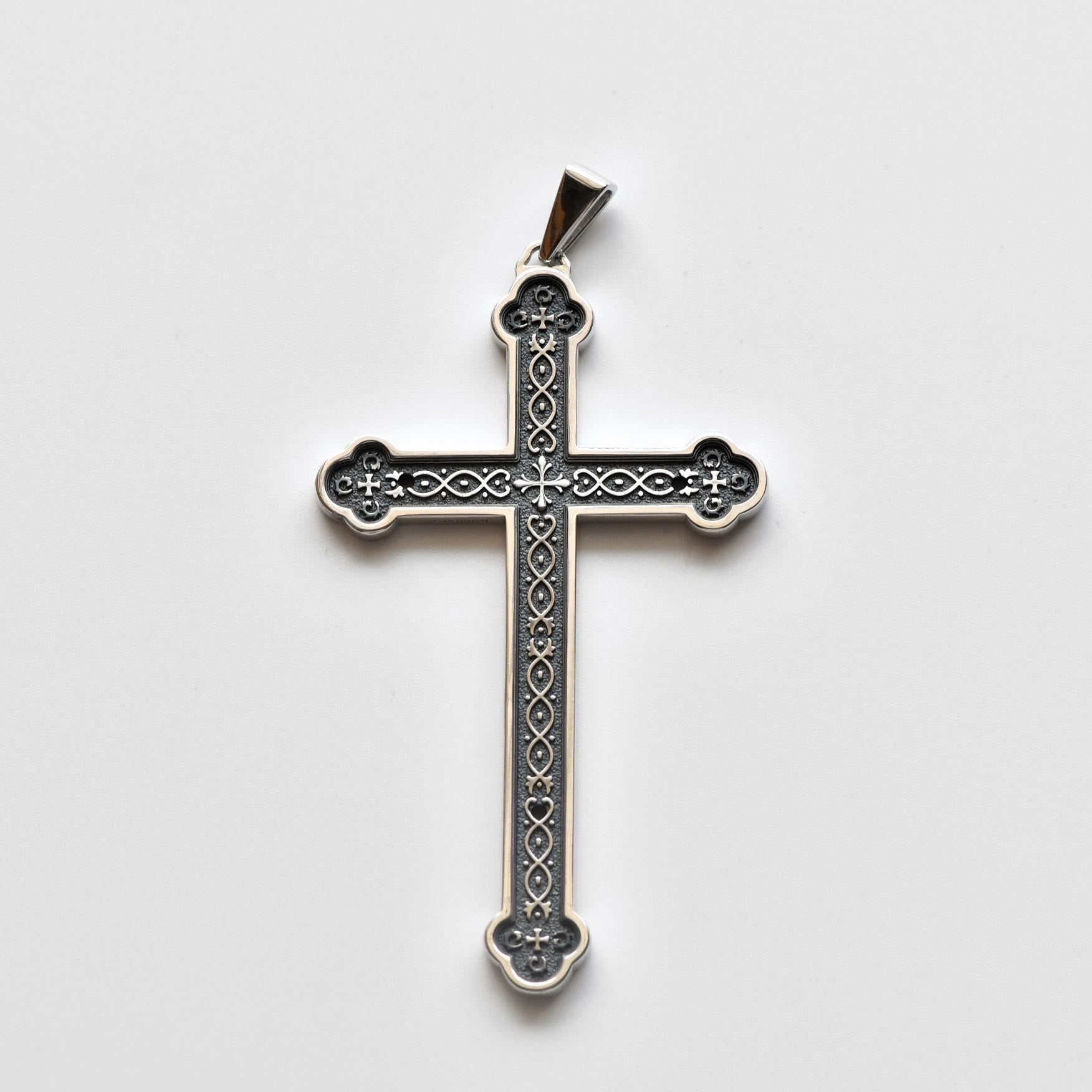 Retro Sterling Silver Amulet INRI Cross Pendant Necklace: A Emblem of Grace