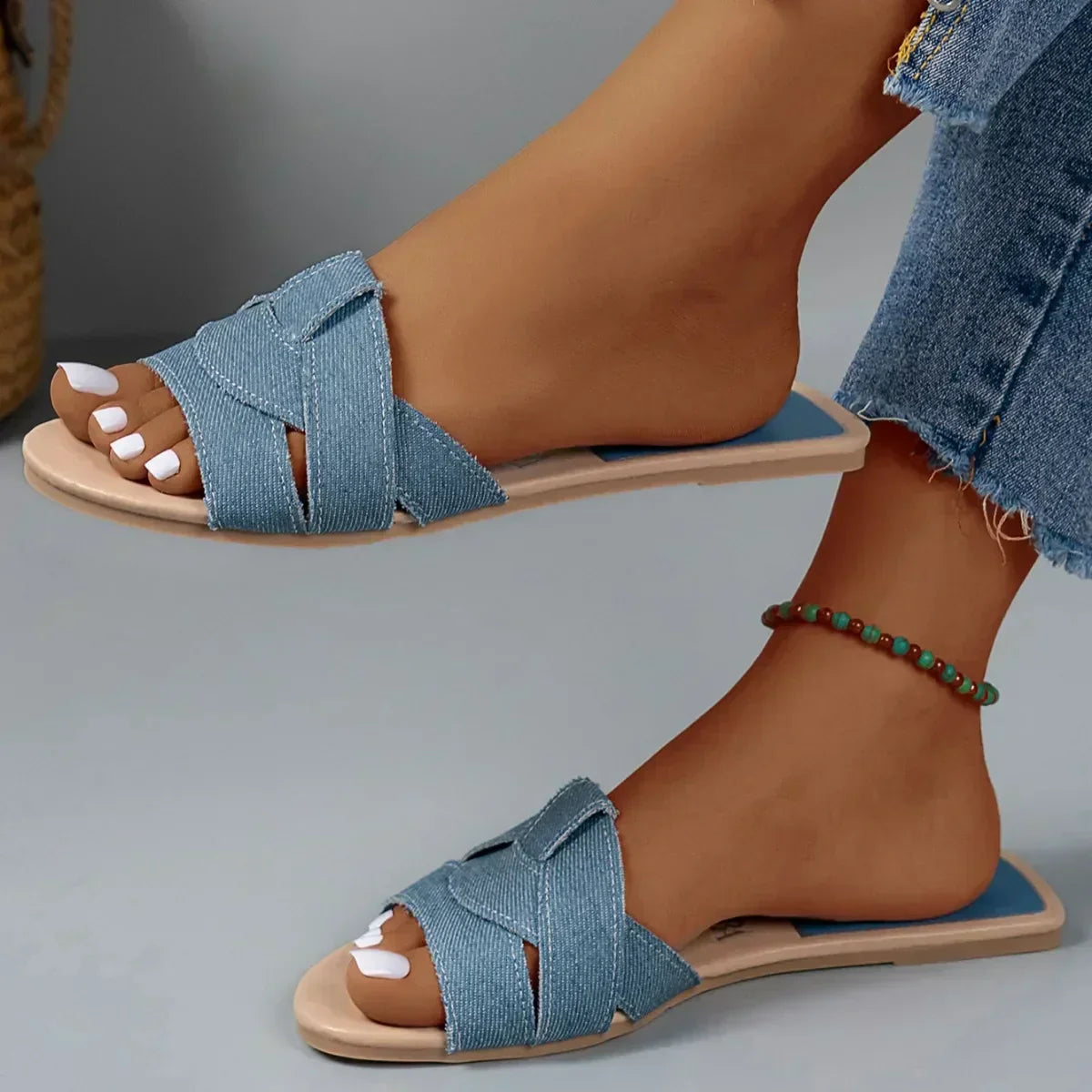 Livia - Luxe Slides